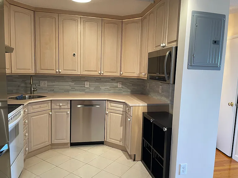 10 Williams St #75 — Photo 8