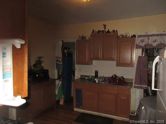 5th image of 23 Hurlburt St