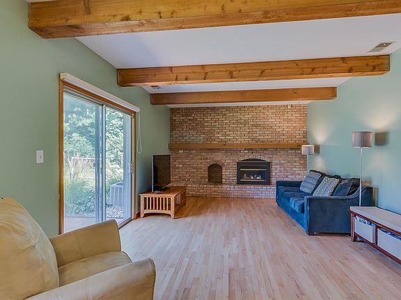 3rd image of 16889 Colony Dr
