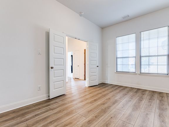 4th image of 3071 Kennington Dr