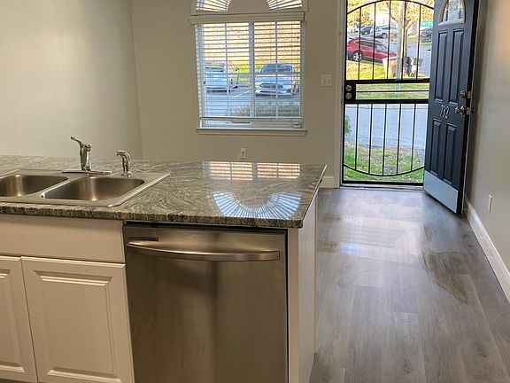 Kitchen & Entrance