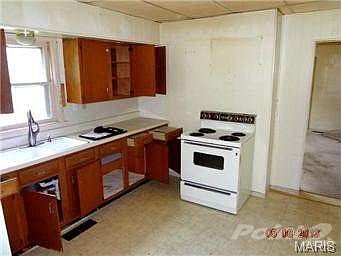 5th image of 310 Lindsay Ave