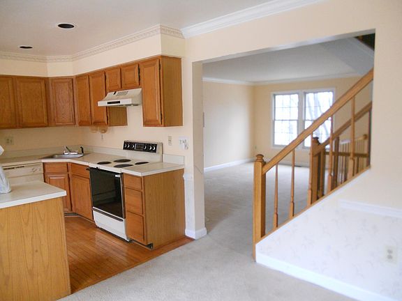 2nd image of 27 Drumcastle Ct