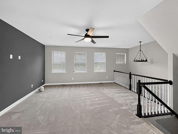 5th image of 716 Pin Oak Ct