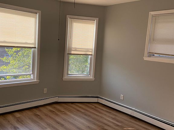 2nd image of 1458 E Main St Rm 21