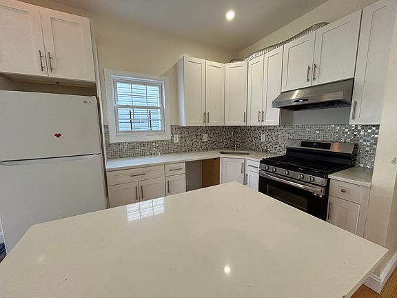 3rd image of 917 Olmstead Ave Floor 2
