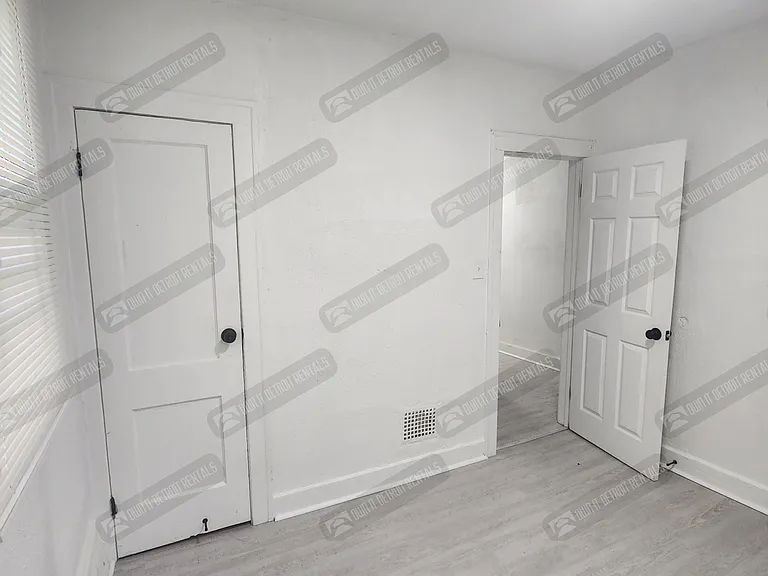 9839 Woodside St #4 — Photo 5