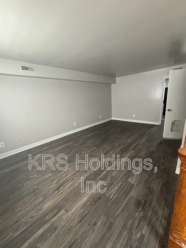 2 bed, 1.0 bath, 800 sqft, $1,395 — Photo 2