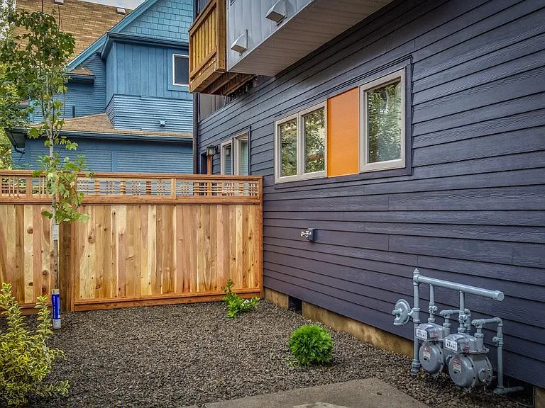 3822 N Commercial Ave — Photo 4