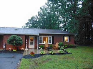8 A Costa Dr #B, Clifton Park, NY 12065