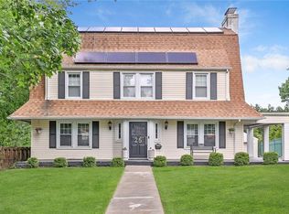 25 Laurel Pl, New Rochelle, NY 10801