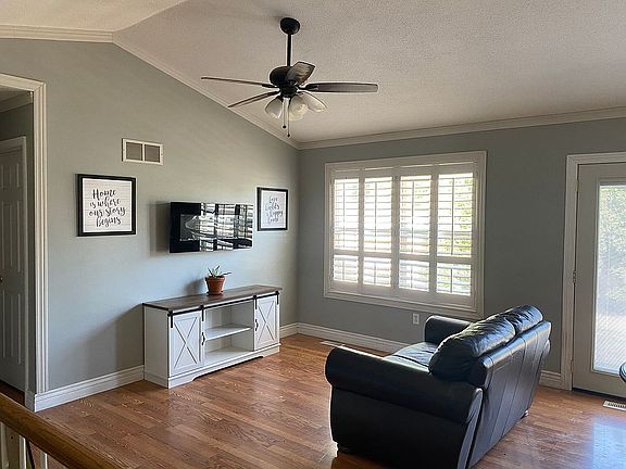 2nd image of 6 Jennifer Dr