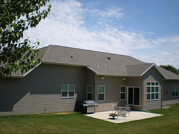 2nd image of 6621 Ashwood Ct NE