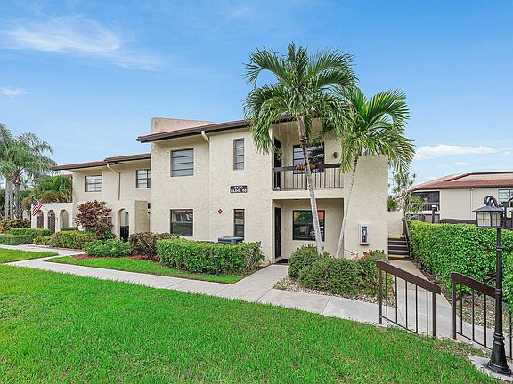 3rd image of 8520 CASA DEL LAGO #E