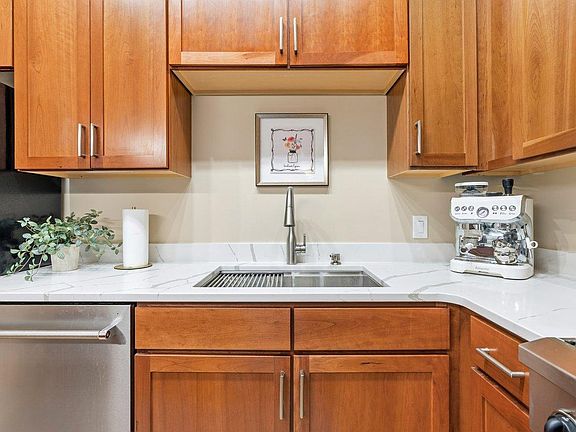 5th image of 370 Marshall Ave APT 102