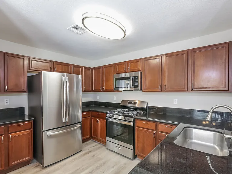 9205 Millikan Ave — Photo 6