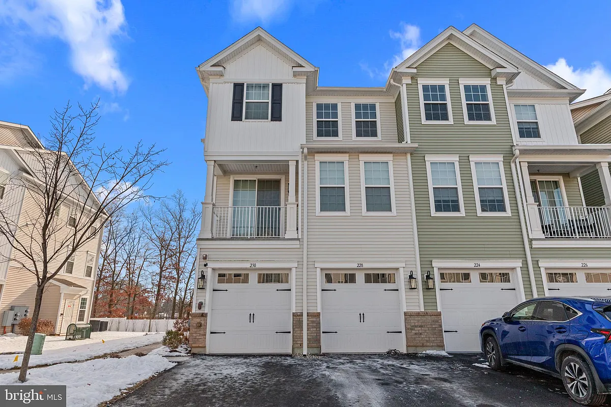 Building Photo - 228 Park Ln