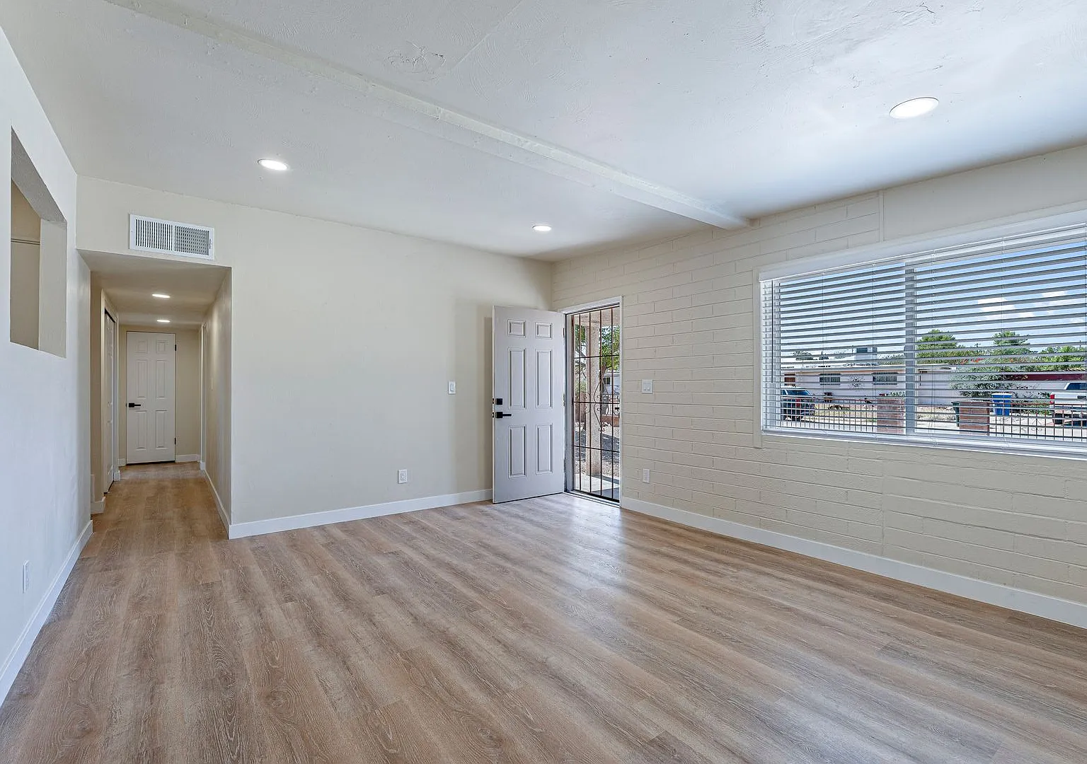 4 Bedrooms PLUS Pool — Photo 3
