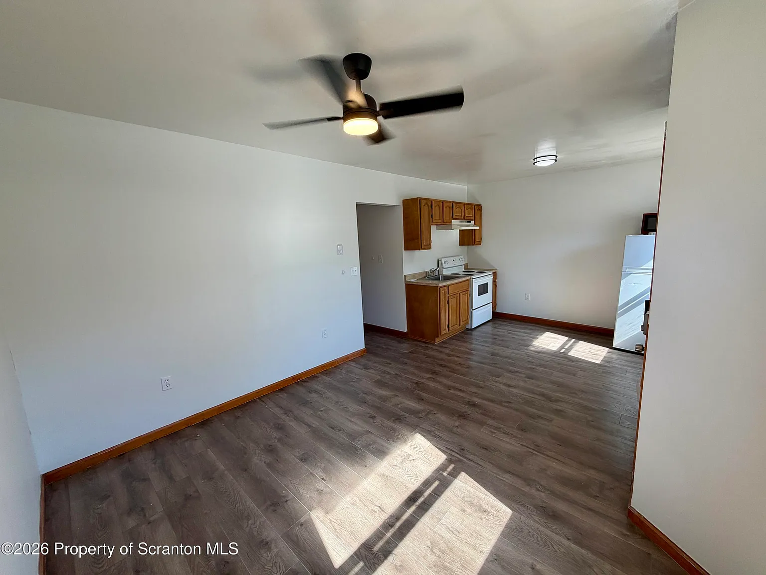 1 bed, 1.0 bath, 450 sqft, $800 — Photo 2