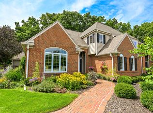 2835 W Golf Cir #2835, Mequon, WI 53092