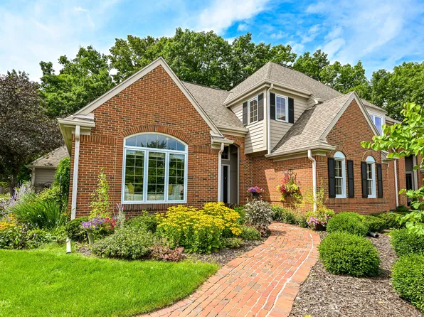 2835 W Golf Cir #2835, Mequon, WI 53092