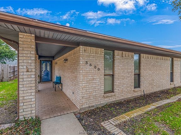 3rd image of 3600 Sierra Dr