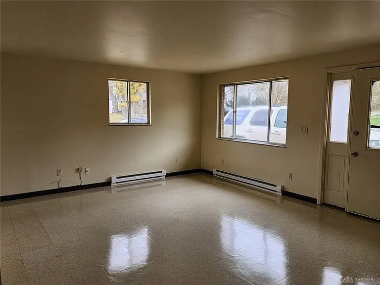 542 Fairfield Ave — Photo 3