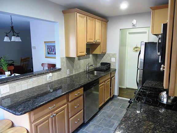 3rd image of 336 Central Park Ave APT J6