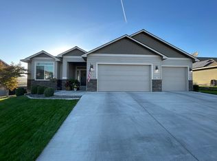 1682 S Honeysuckle St, Kennewick, WA 99338