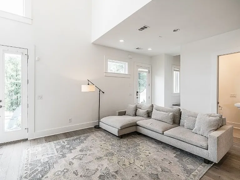 323 Garfield St — Photo 10
