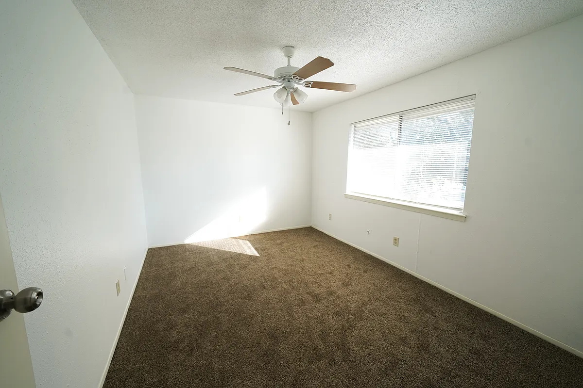 Building Photo - 5670 Birchmont Dr #C
