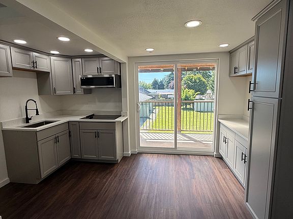3rd image of 725 E Magnolia Ave #B
