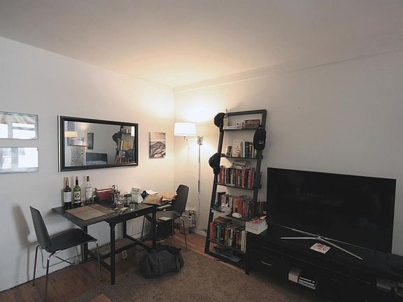 3rd image of 650 Washington St #2B