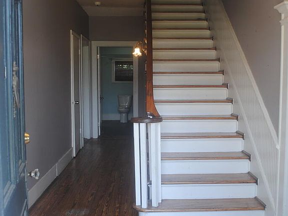 3rd image of 406 Angel St