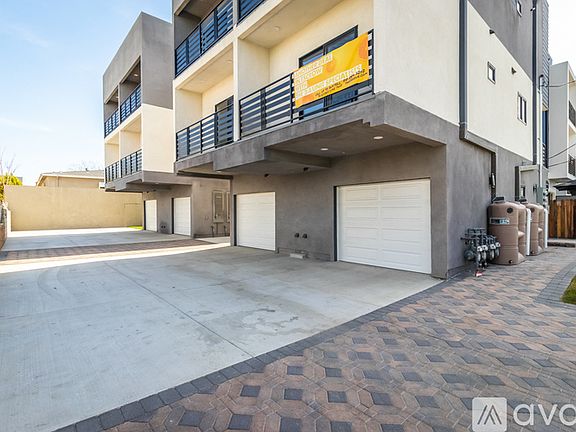 3rd image of 5130 Riverton Ave #1