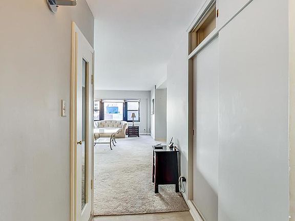 5th image of 1350 N Astor St APT 9C