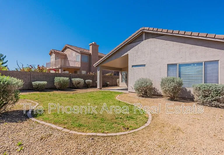 1261 N Balboa Dr — Photo 2