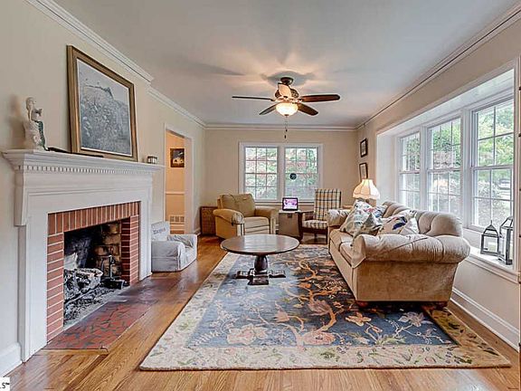 5th image of 17 Broughton Dr
