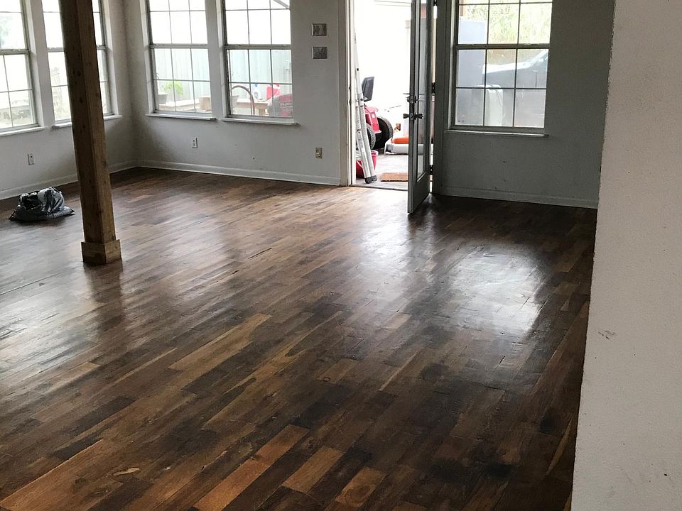 1st image of 190 River Front Dr