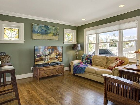 5th image of 4656 Sunnyside Ave N