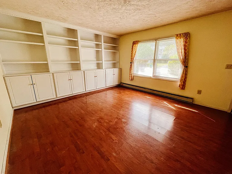 2505 Plymouth St — Photo 3