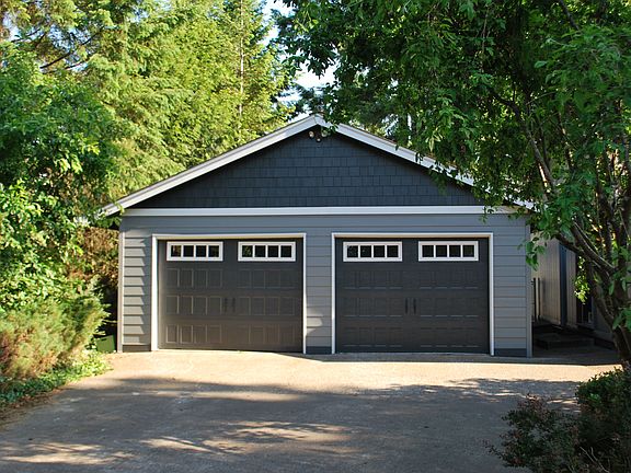 3rd image of 20 E Cherry Park