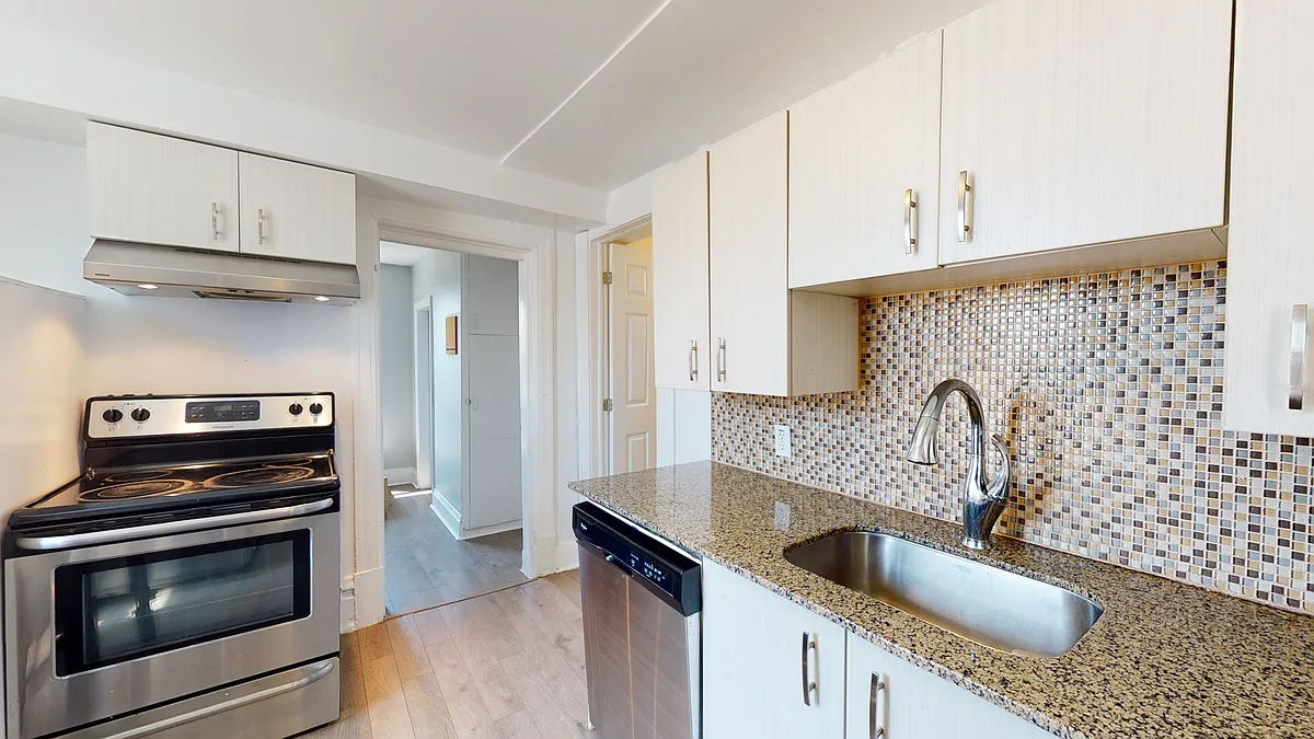 Building Photo - 46 Carlyle Ave #7