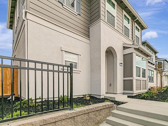 2nd image of 137 Clownfish St