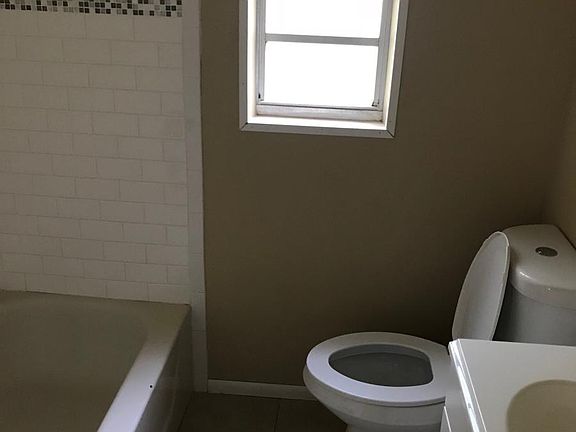 5th image of 218 Tuscarora St