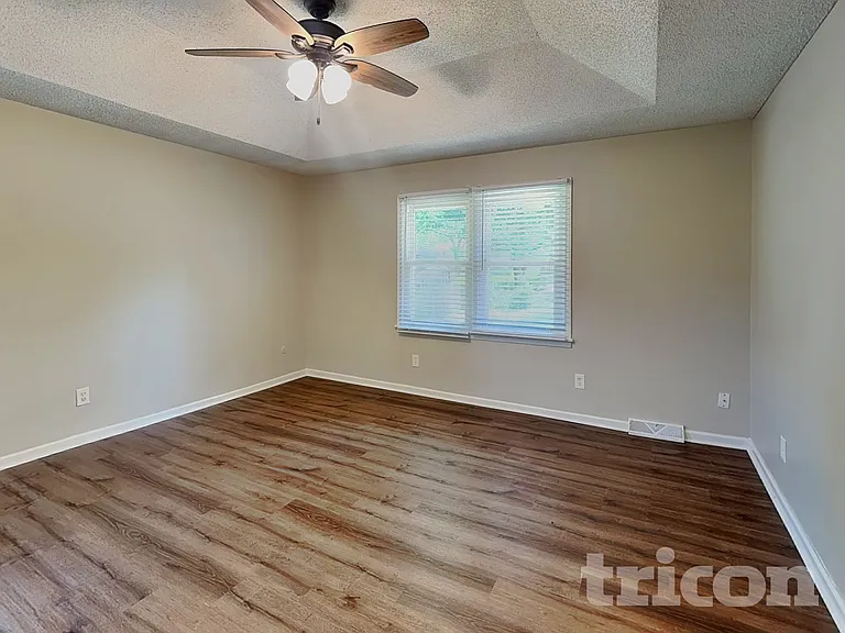 408 NW Palmer Dr — Photo 8