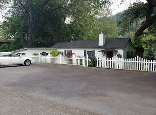 635 Fielder Ln, Grants Pass, OR 97526