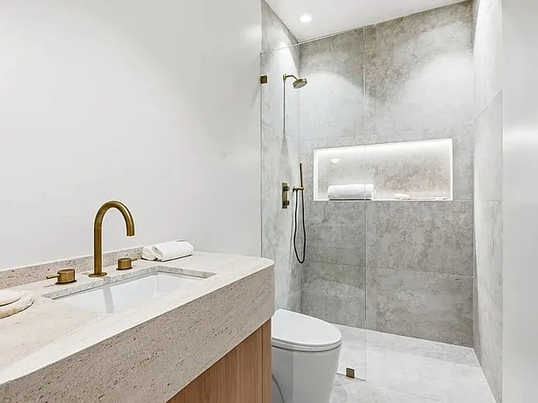 4900 Valjean Ave — Photo 11