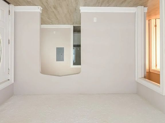 3rd image of 104 Kensington Cir