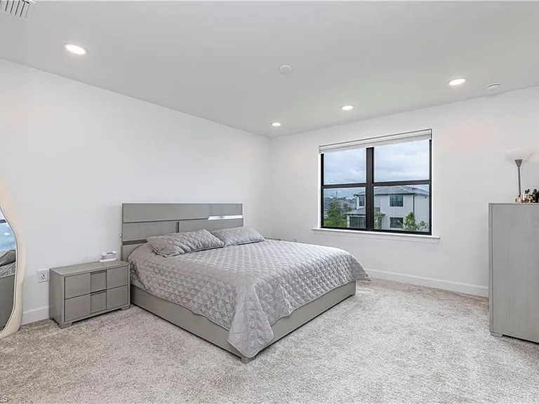 1854 Mesa Ln — Photo 11
